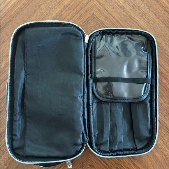 Kestrel | Dual pocket travel makeup bag in black - Picture 2 of 6